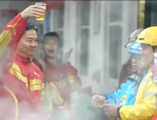 刘强东重回一线。四面出击，京东必须放手一搏