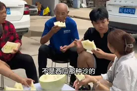 解清帅爷爷多疼孙子，三白西瓜留帅帅来吃，网友：没见过三白西瓜图片