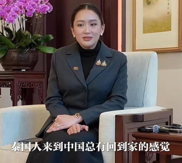 4比2，泰国最新民调出炉，佩通坦想官复原职，中方说了句公道话