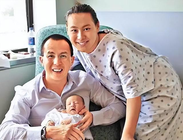 看梁洛施和李泽楷合影，再看她和马浴柯合影，生理性喜欢显而易见