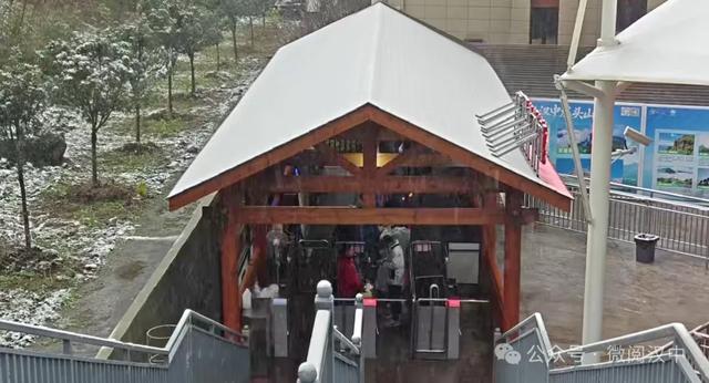 汉中各大景区银装素裹!快来共赴2025年第一场冰雪之约 →