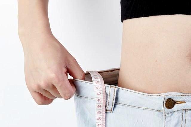 睡前按这里10分钟，等于慢跑1小时！瘦肚子真的就这么简单