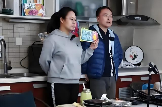 世道不公！蔡磊妻子不再隐瞒，自曝真实处境，6岁儿子成"牺牲品"