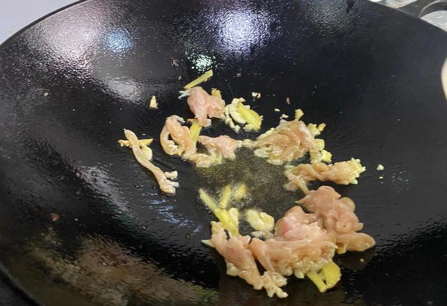 家常茄子煲｜鲜香入味，一锅搞定下饭菜，连汤汁都能拌光三碗饭！