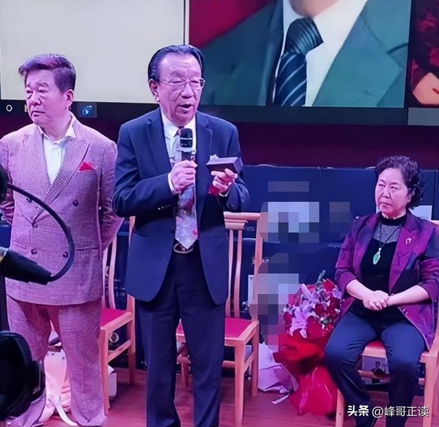 79岁侯耀华晚年凄凉！独居北京无保姆照料，家里脏乱差环境寒酸