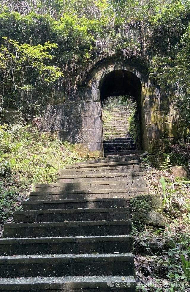 重庆巴南最高峰探秘，云海、古寨，拥有太多的自然奇观与历史古迹