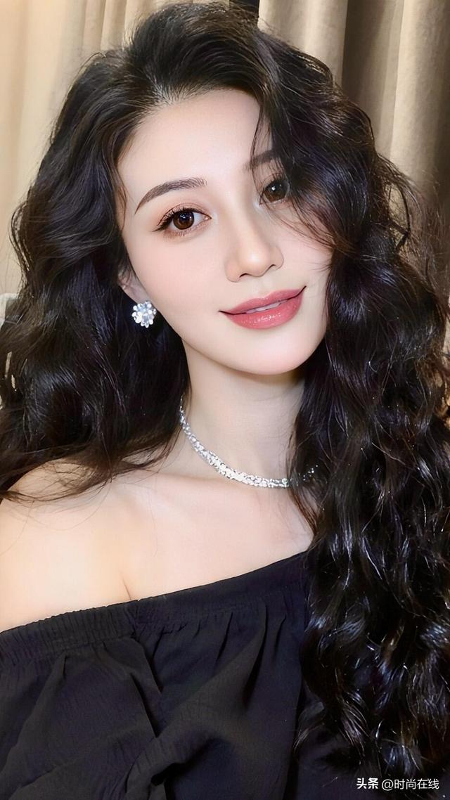 安徽一校花，165cm身高清丽出尘，貌美如花，美的让人移不开眼