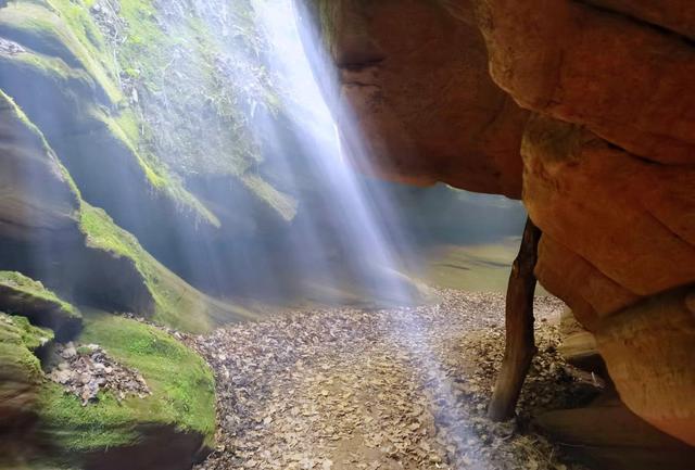 甘泉大峡谷...等等先游个无名野谷（烟火光影）