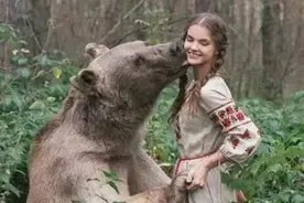 “妈妈！熊在吃我！”俄罗斯少女被熊袭击，给妈妈打了3个电话图片