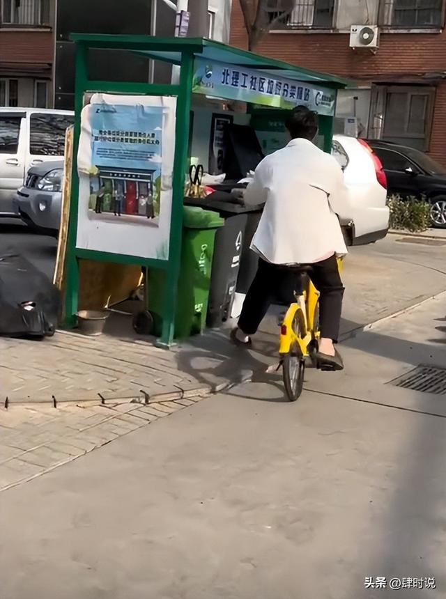 男孩衣服穿到破洞，江西女友却要天价彩礼：没上大学28万，我上过