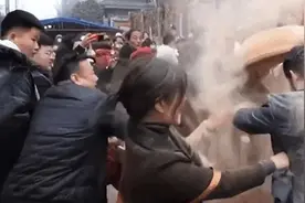 造孽啊！婚礼现场集体“涉黄”，小视频曝光震惊全网：真恶心！图片