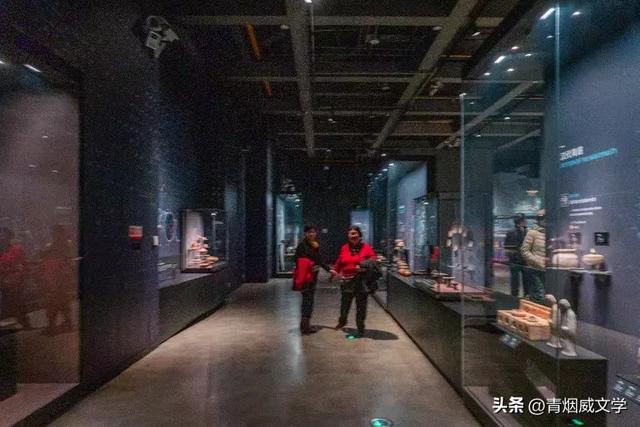 盘龙悠远银杏黄 水中学友情谊长