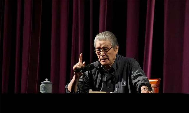 白天演员、晚上间谍，隐姓埋名75年，95岁“姜子牙”的传奇一生