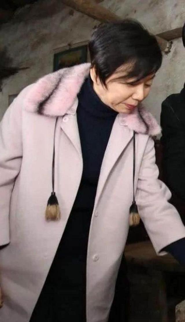 开始清算？逃到英国两年	，许家印前妻再迎2大噩耗，儿子也遭牵连