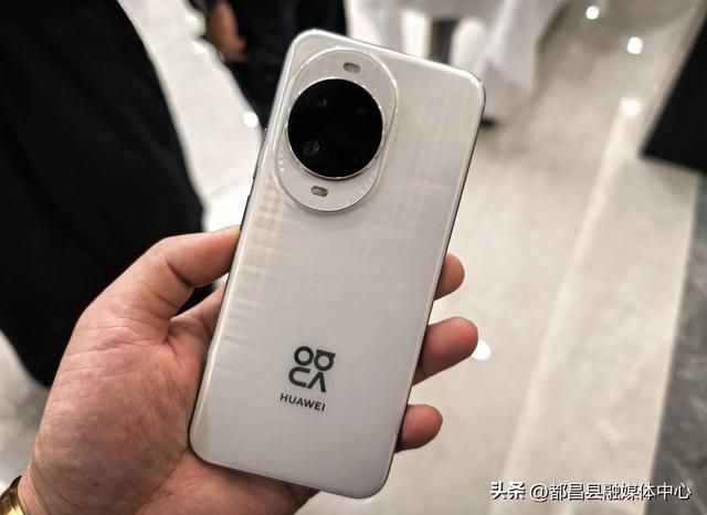 华为也有性价比，麒麟芯+双卫星通信+100倍变焦，512GB才卖3749元