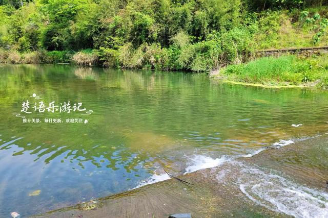 浙江宁波有一条清幽长溪，沿途3个古村犹如世外桃源，成休闲胜地