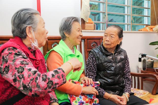 母亲被儿子暴打后续：男子身份被扒、高清正面照流出，悬针纹明显