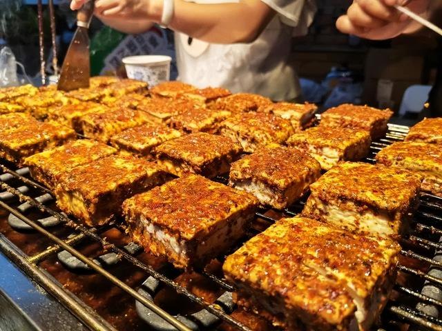 曲靖老街新青年艺术集市火热开市 博物馆宣教活动成文化盛宴亮点
