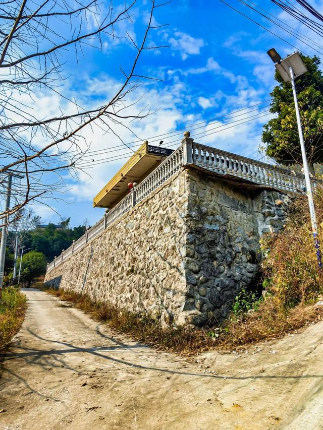 图说灌阳：西山北江土地塘，墙上还保留有八十年代的标语口号