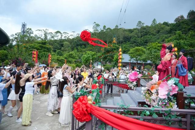 第六届观音山姻缘节拉开序幕，月老、红鸾星君送良缘啦~
