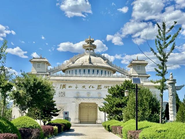 如果夏天有颜色，那么房山是_______