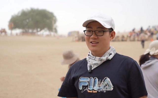 敦煌鸣沙山月牙泉景区驼运绘就“一带一路”旅游新画卷