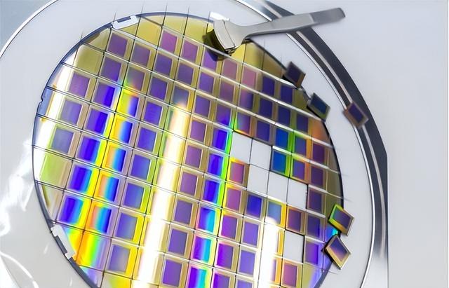 ASML的“末日狂欢”：EUV光刻机，难有下一代，未来没了