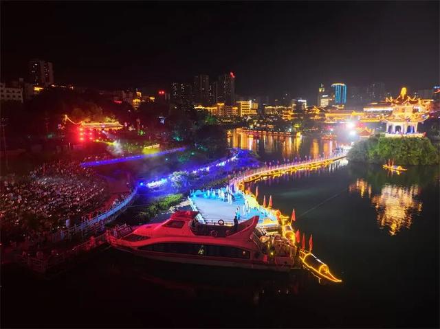 三江月圆夜 家国同梦时，铜仁双节盛宴撼动人心