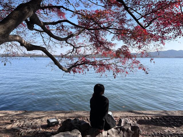 杭州红叶季：桂花之后百花杀，旖旎红叶胜百花。