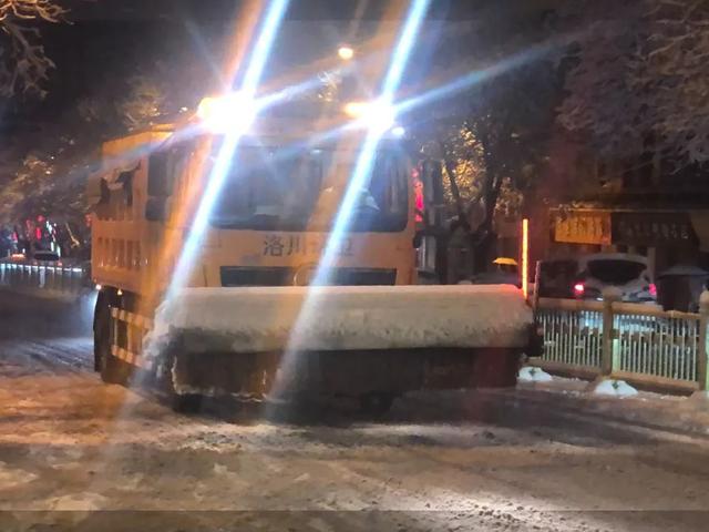 以雪为令 、闻雪而动！ 洛川县各部门全力应对今冬第一场降雪~