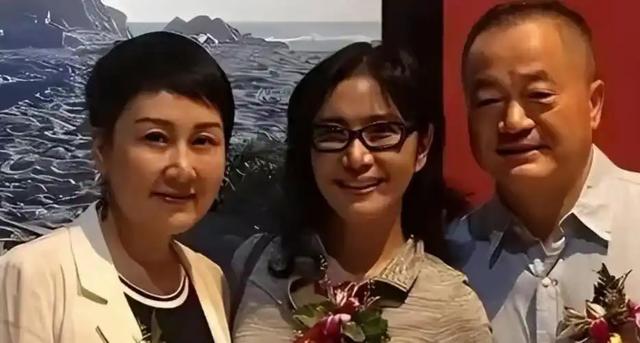 被丁克耽误半生，51岁她拼命生下一儿一女，如今活成女人的羡慕