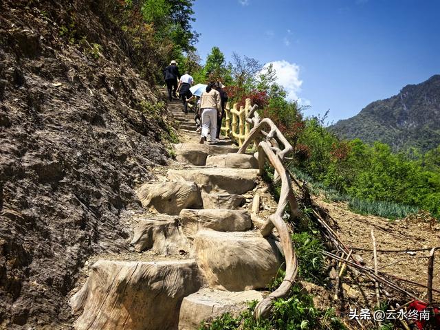 在中国“自然国心”鸡心岭，不但有大美山河，还有三省户籍的人家