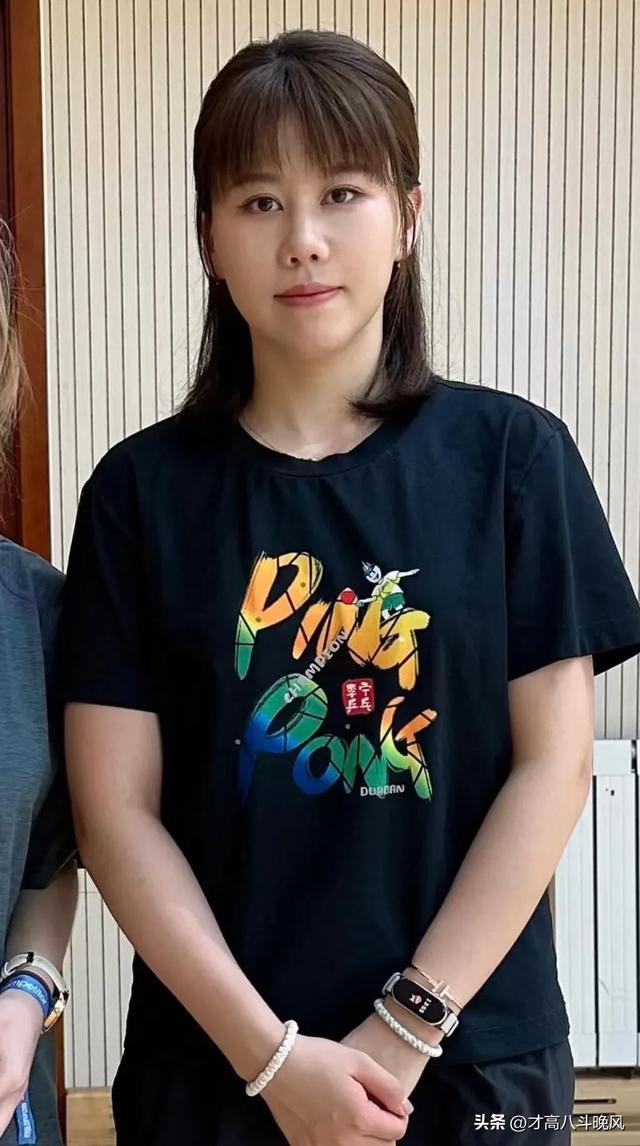 乒乓球运动员陈幸同在平台晒自己美照，化妆后好漂亮啊 优雅有气质