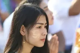 中缅边境通婚严重，为能在中国定居，缅甸女孩拼了，结婚证都不要图片