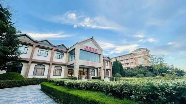 降温天的终极浪漫，是泡进一池温泉里