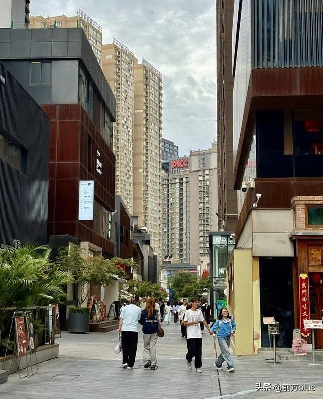 漫步商圈 感受都市松弛感