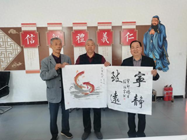 重阳佳节将来临 创作墨宝送老人