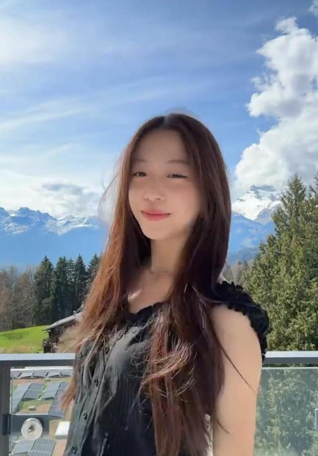 胃癌传闻真相大白半年，49岁赵薇再迎坏消息	，连累的何止闺蜜李湘