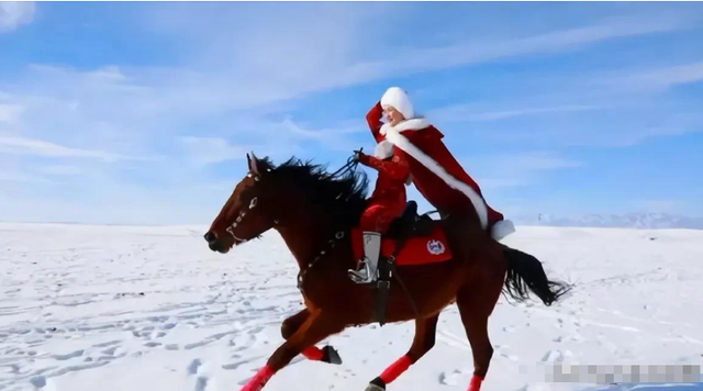 不装了！贺娇龙葬礼炸出"牛鬼蛇神"，恶心的事发生	，结果大快人心