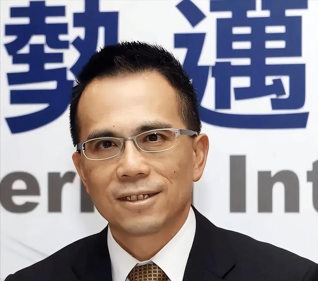 97岁李嘉诚近况：如今他最担心的，不是自己的结局，而是2个儿子