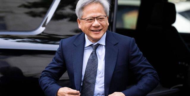 狂砸5000亿美元建厂，还免费送模型教你省钱！黄仁勋到底想干啥？