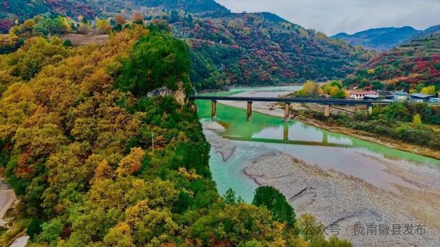 嘉陵江畔，静观一季秋色流转