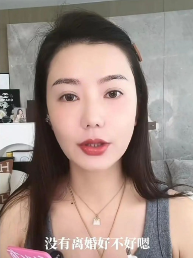 离婚仅1个月再看猴哥与前妻，一个急找下家，一个证实痞幼没说错