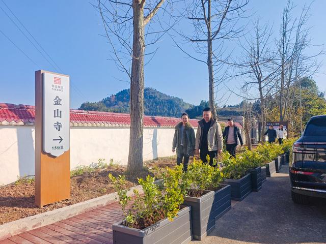 变身文旅地标！开江服务区贴心 “解锁” 千年古寺游览线