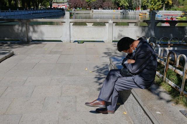 我在酒吧兼职调酒，一个风韵犹存的少妇成了常客，她只点我调的酒