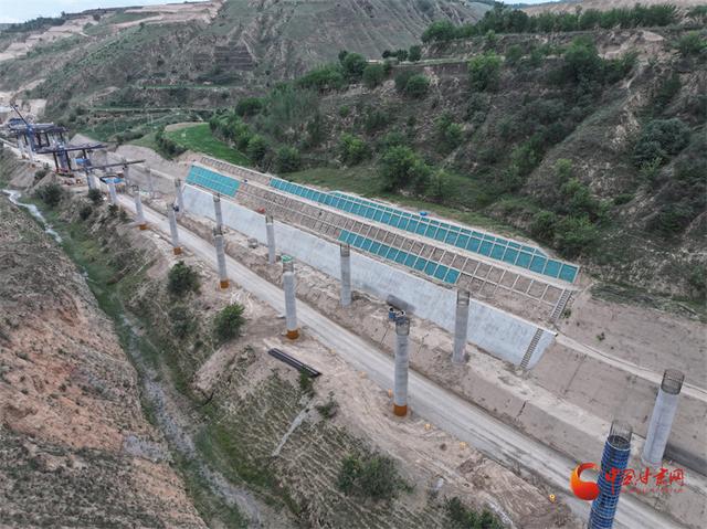 公发筑路 畅行陇原｜智慧筑路新标杆：揭秘华二项目总包部的“科技大脑”