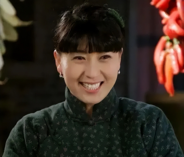 道歉不到24小时，闫学晶再迎三大噩耗	，她儿子可能30万都赚不到了