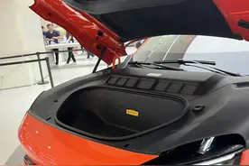 雷军吓坏了车圈，小米YU7的4个反常现象，颠覆了车圈认知图片