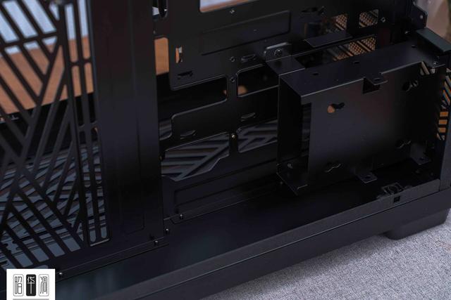 曲面玻璃的通透美学：乔思伯 TK-4 装机实录