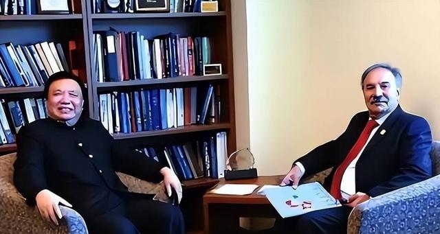 报应来了！捐给美国7千万，满嘴“中国穷关我啥事”，如今破产了